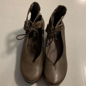 Biza Leather Comfort Heel